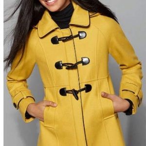 Steve Madden size M yellow toggle coat